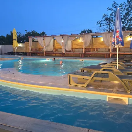 Etno Brvnara Sa Bazenom * Сремски-Карловци